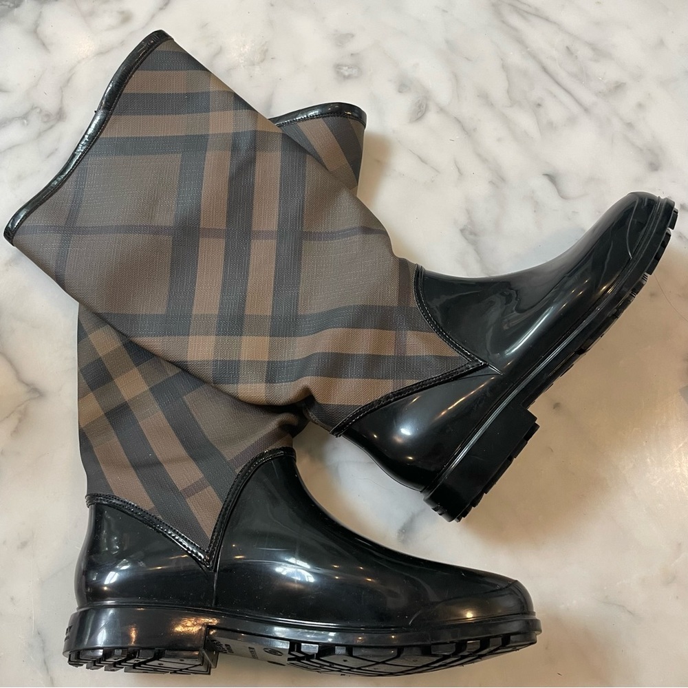 Burberry Wellies - Picture 1 of 3